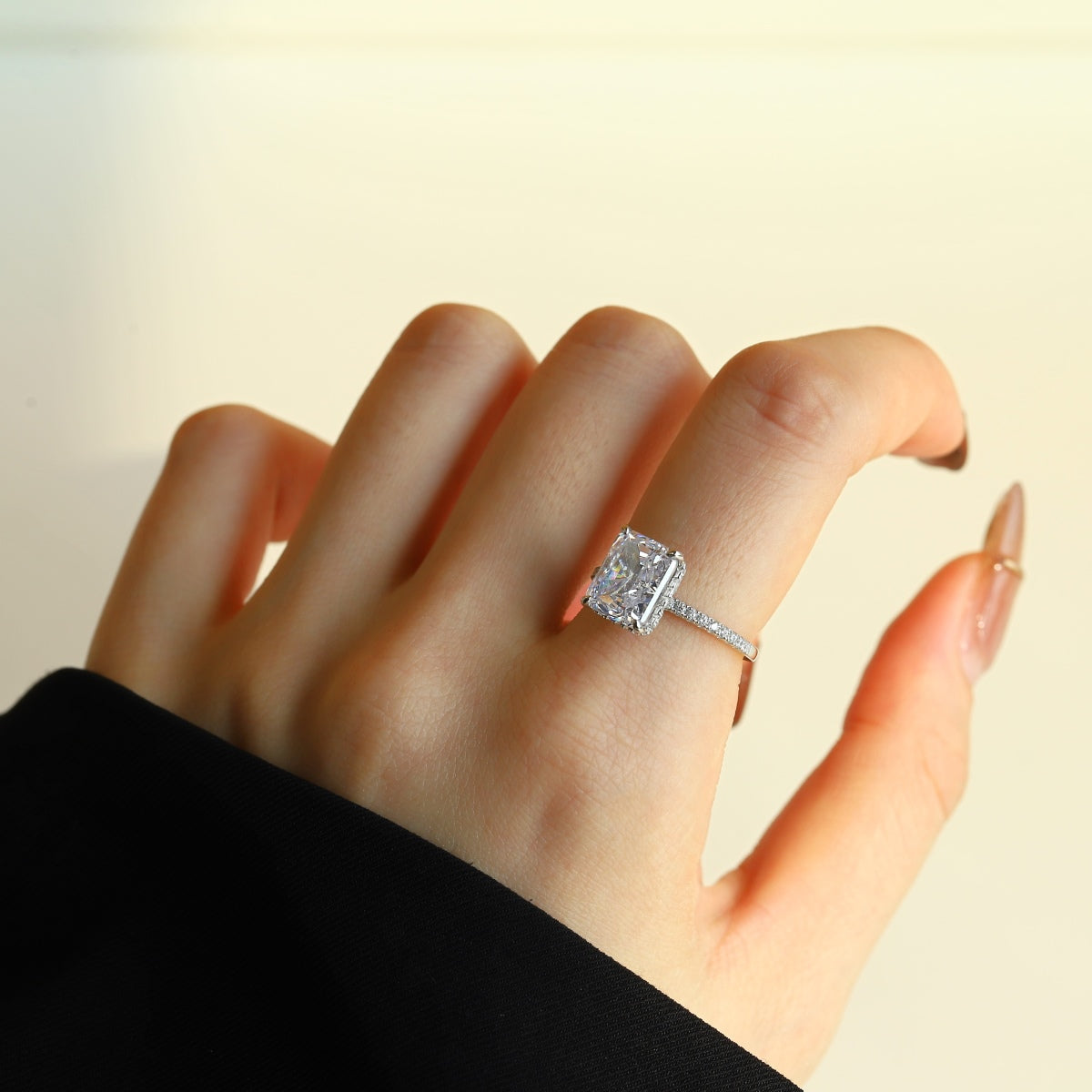 [Kismet Jewels ]4.0 Carat Luxurious Engagement Ring