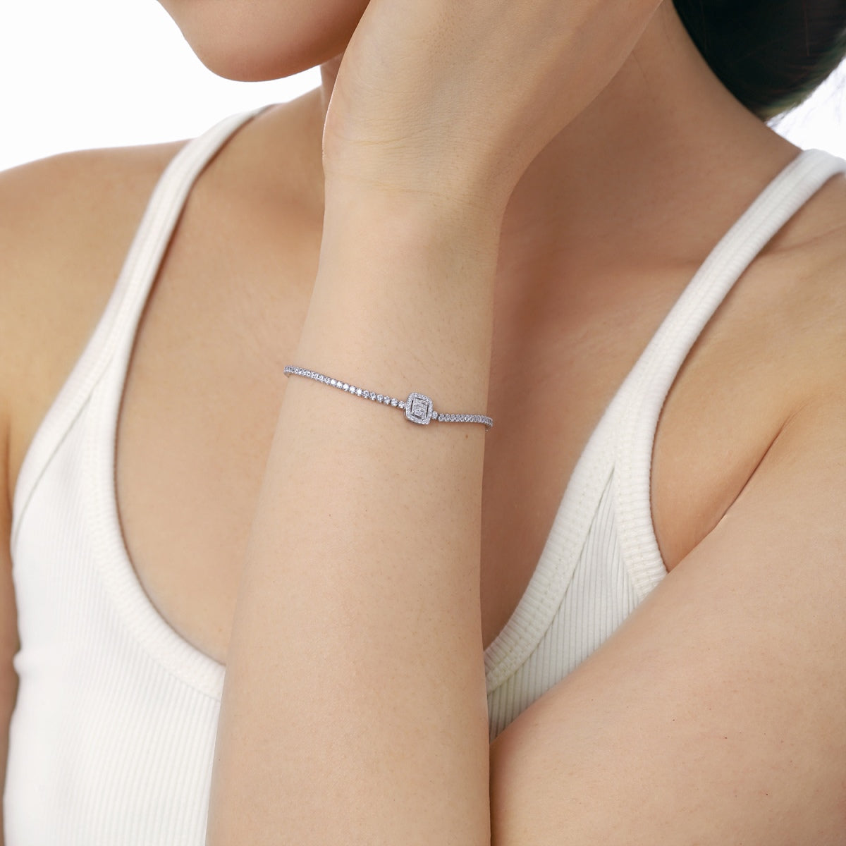 [Kismet Jewels ]Luxurious Dazzling Square Shape Banquet Bracelet