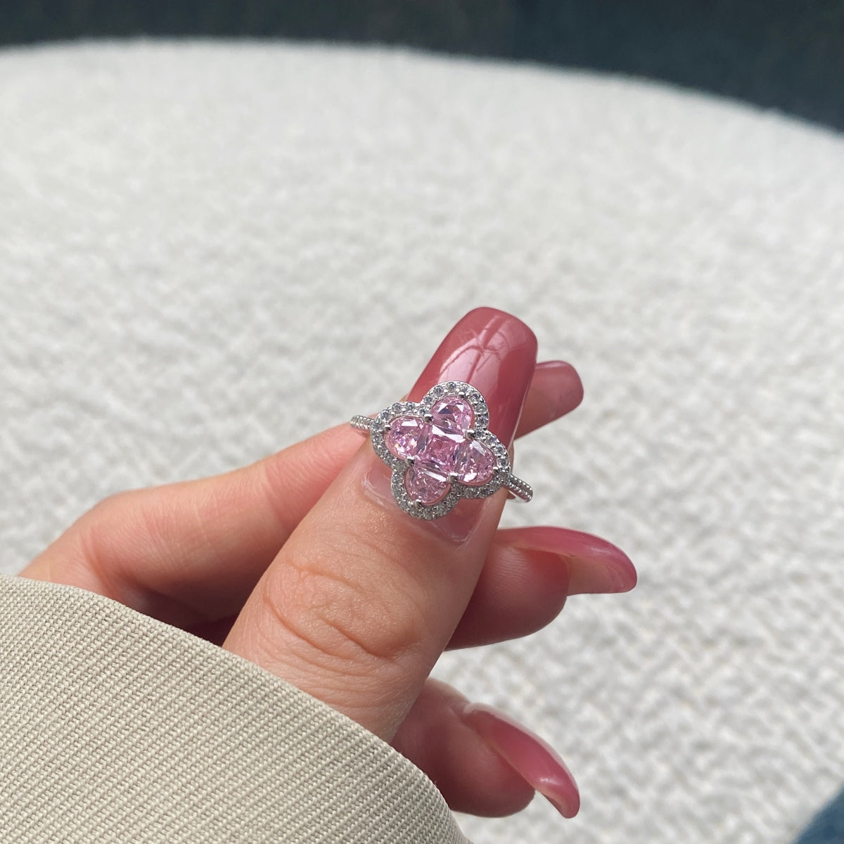 [Kismet Jewels ]Luxurious Eternity Flower Shape Banquet Ring