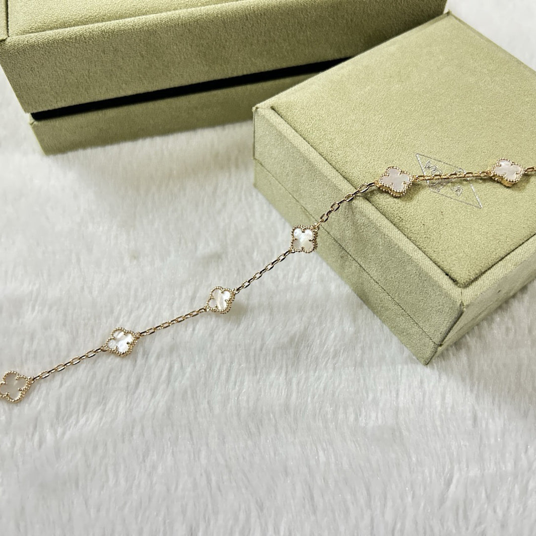 [Kismet Jewels ]CLOVER 6 MOTIF WHITE MOP BRACELET