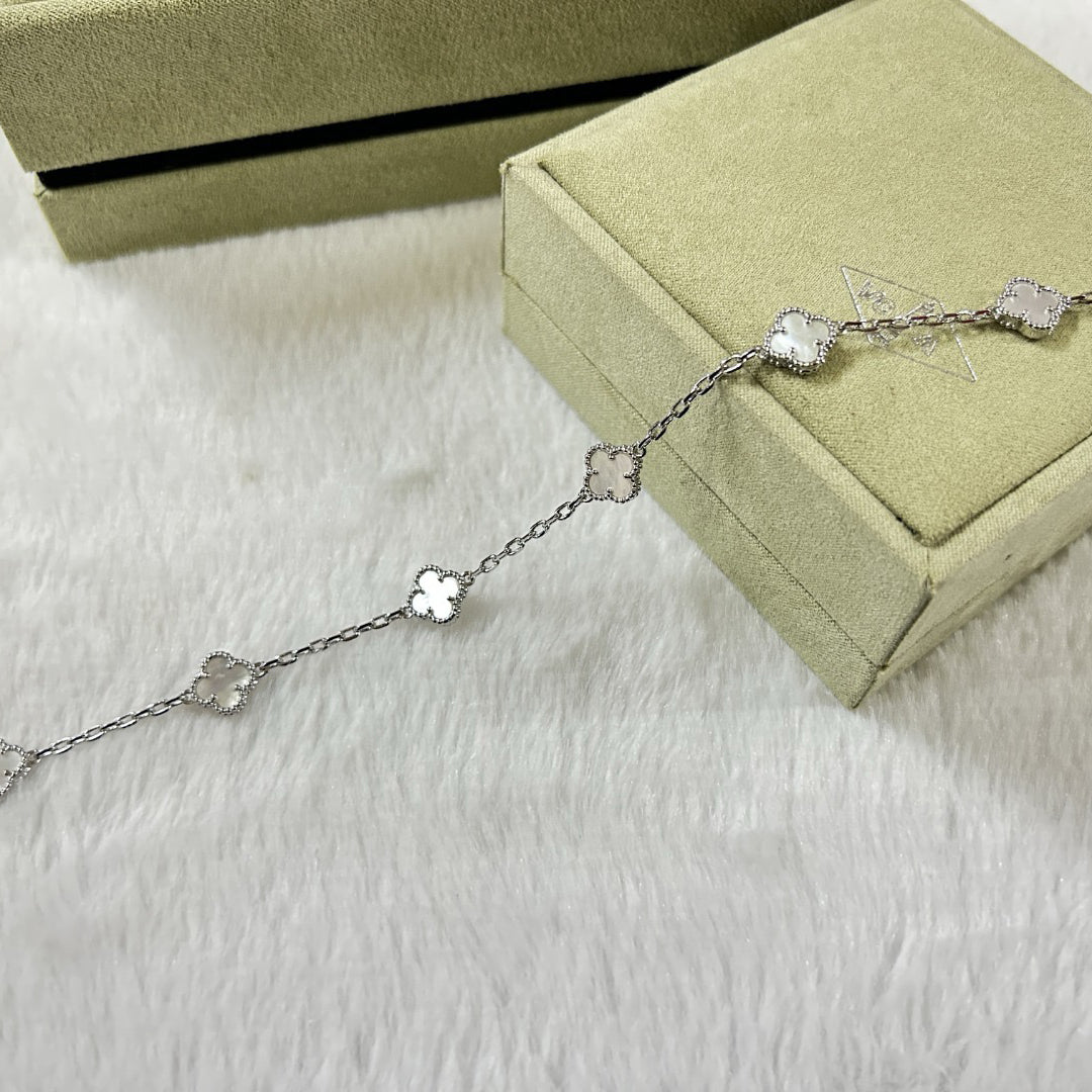 [Kismet Jewels ]CLOVER 6 MOTIF WHITE MOP BRACELET